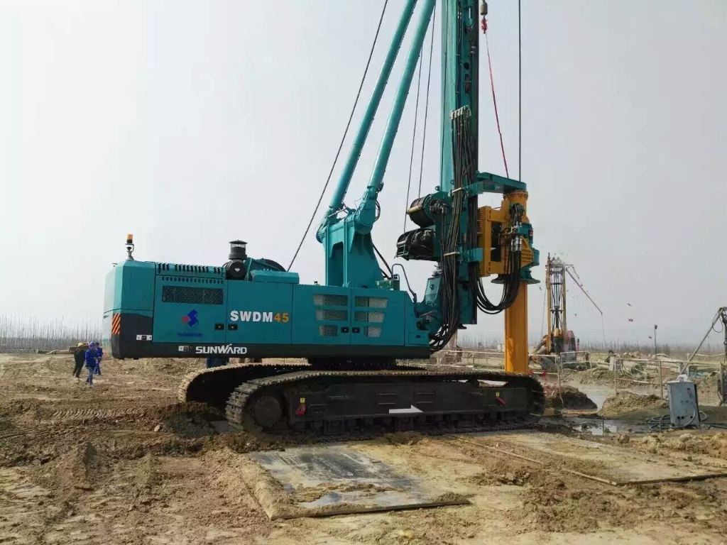 113.98米！云顶国际yd888智能大型旋挖钻机三门峡大桥精彩处子秀