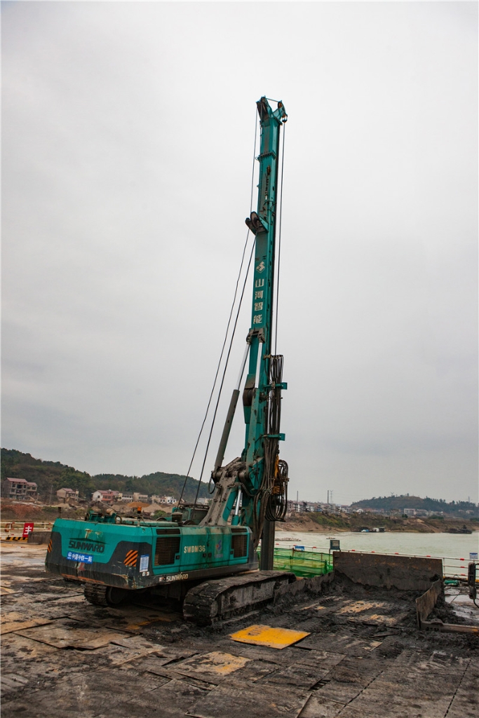 水下钻孔80米，，，云顶国际yd888智能旋挖钻机震撼施工时势