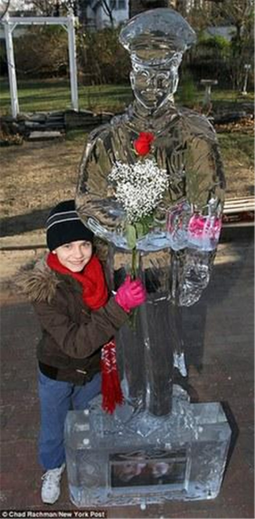 320名圣诞老人整体冲浪？？？？？？八一八圣诞节奇闻趣事