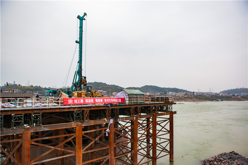 水下钻孔80米，，，云顶国际yd888智能旋挖钻机震撼施工时势