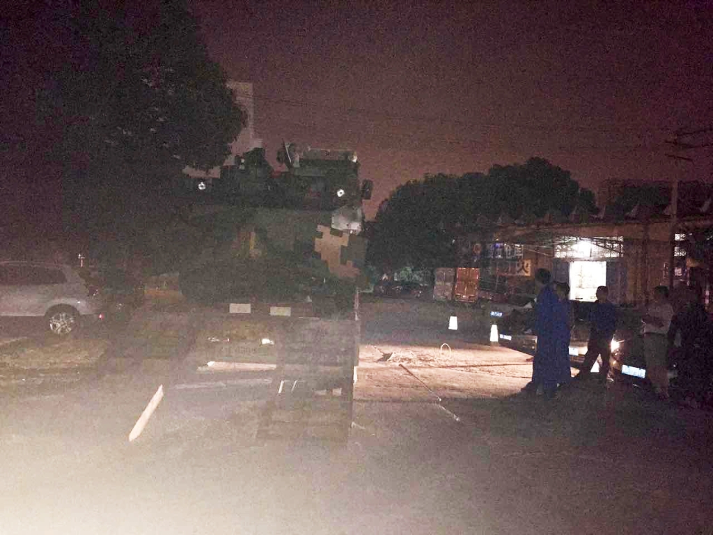 云顶国际yd888智能SW2105工程车顺遂交付步队