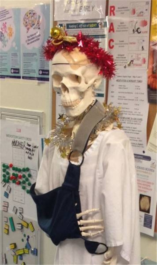 320名圣诞老人整体冲浪？？？？？？八一八圣诞节奇闻趣事