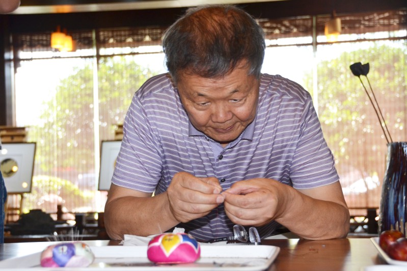 民盟云顶国际yd888智能支部活动彰显“针”功夫