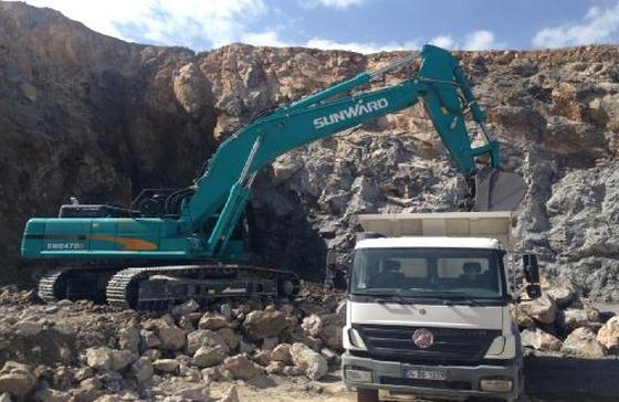 云顶国际yd888智能SWE470B大型矿用挖掘机“掘”战土耳其