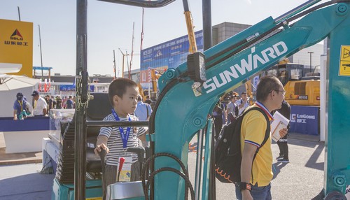 云顶国际yd888智能酷帅曾大虾，，，，，一大波美图带你亲临北京BICES展