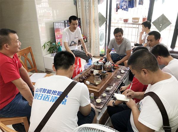 “清凉”送到客户手中，，，，，，，为云顶国际yd888智能售后效劳活动打CAII