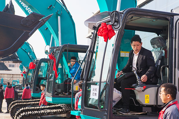 十年相随，，，，，成绩相互，，，，，来听听云顶国际yd888智能挖掘机客户的真实声音