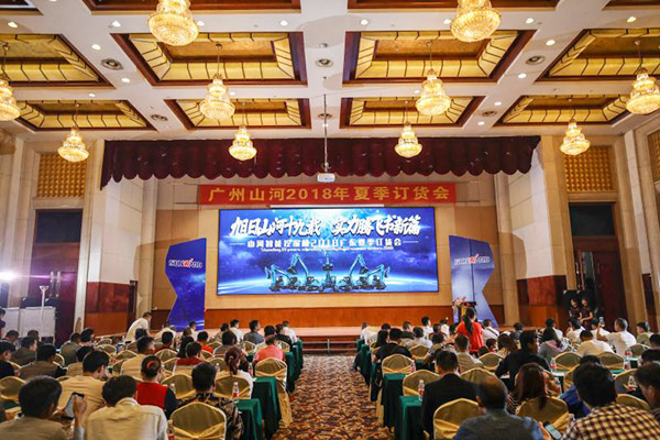 红四月，，，云顶国际yd888智能挖掘机促销会节节攀升