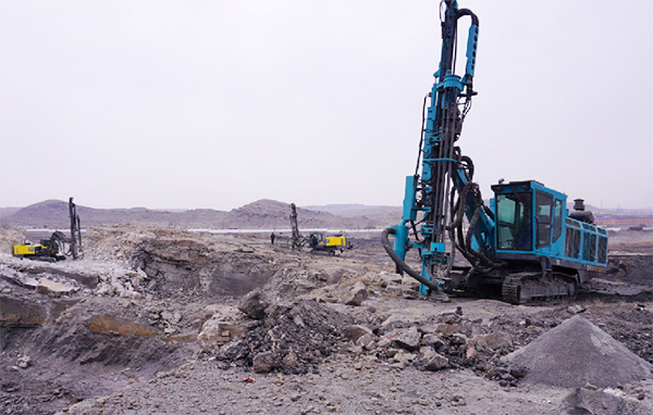 再战国际领先品牌，，，，，云顶国际yd888智能露天液压钻车一举成名