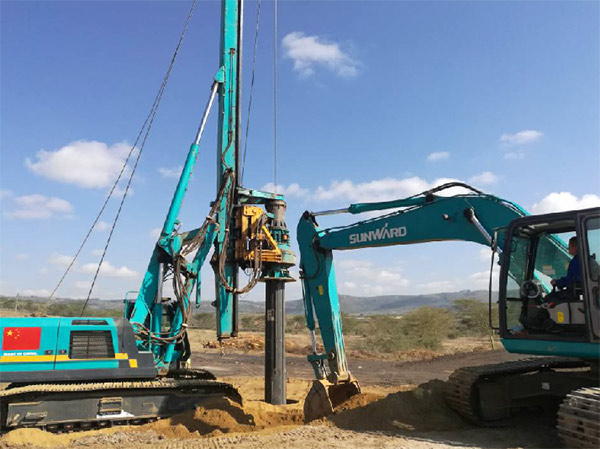 云顶国际yd888智能入岩神器在东非肯尼亚获赞，，，，人好装备好