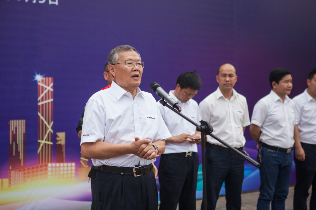 民族挖掘机品牌先导者，，，，，云顶国际yd888智能“城镇建设利器”SWE80E9荣耀上市