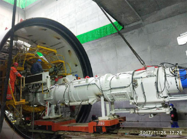 风里雨里，，，，，，成都等你！中铁云顶国际yd888盾构机走出长沙