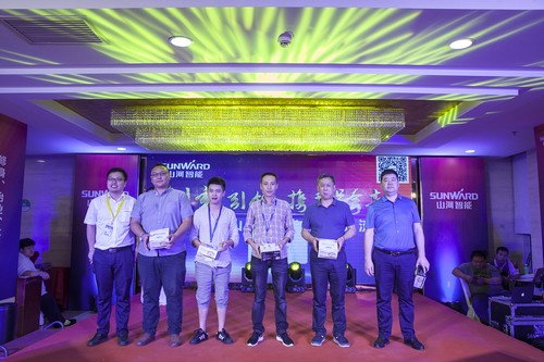 云顶国际yd888智能酷帅曾大虾，，，，，一大波美图带你亲临北京BICES展