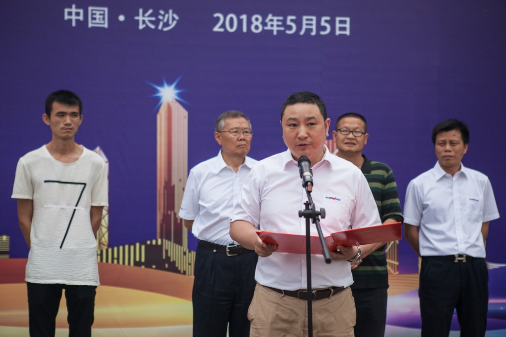 民族挖掘机品牌先导者，，，，，云顶国际yd888智能“城镇建设利器”SWE80E9荣耀上市