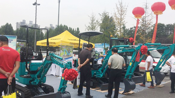 “超美微挖”现身2018微挖峰会，，，，，，，云顶国际yd888智能微挖出口过万台