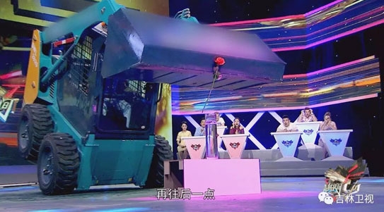 谁说机械都酷寒？？？？？这款会舞蹈的滑移显着就是热情旷达的！