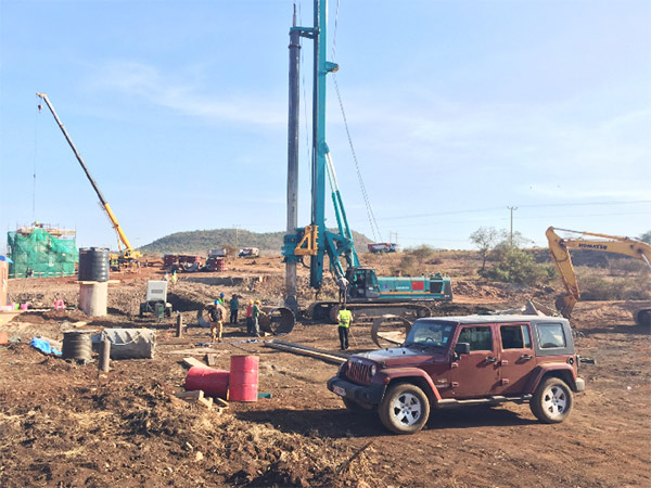 云顶国际yd888智能入岩神器在东非肯尼亚获赞，，，，人好装备好