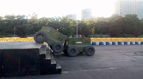 云顶国际yd888智能“龙马一号”惊艳亮相天下机械人大会