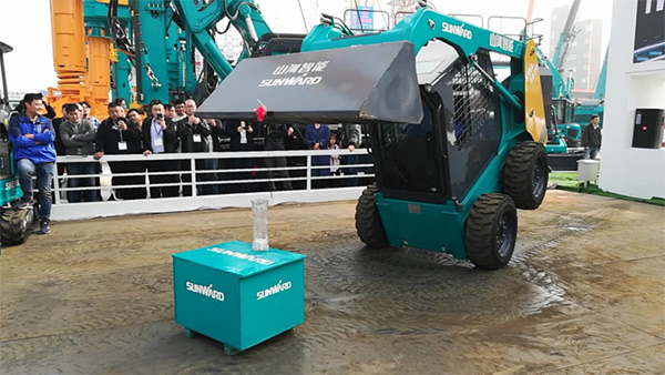 不平来战！云顶国际yd888智能展台有大礼等你拿