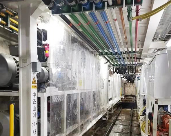 掘进力士邂逅春城地铁，，，，中铁云顶国际yd8888号盾构机顺遂始发