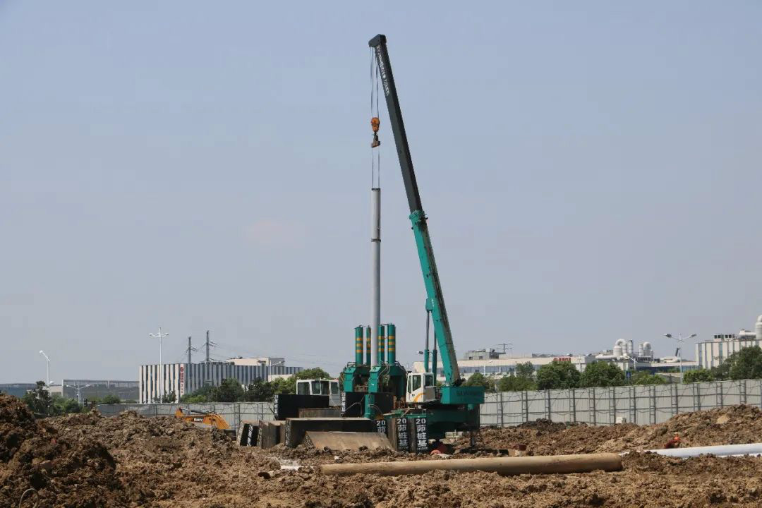 液压静力压桩机从1台到21台，，，，，，他只用了8年！