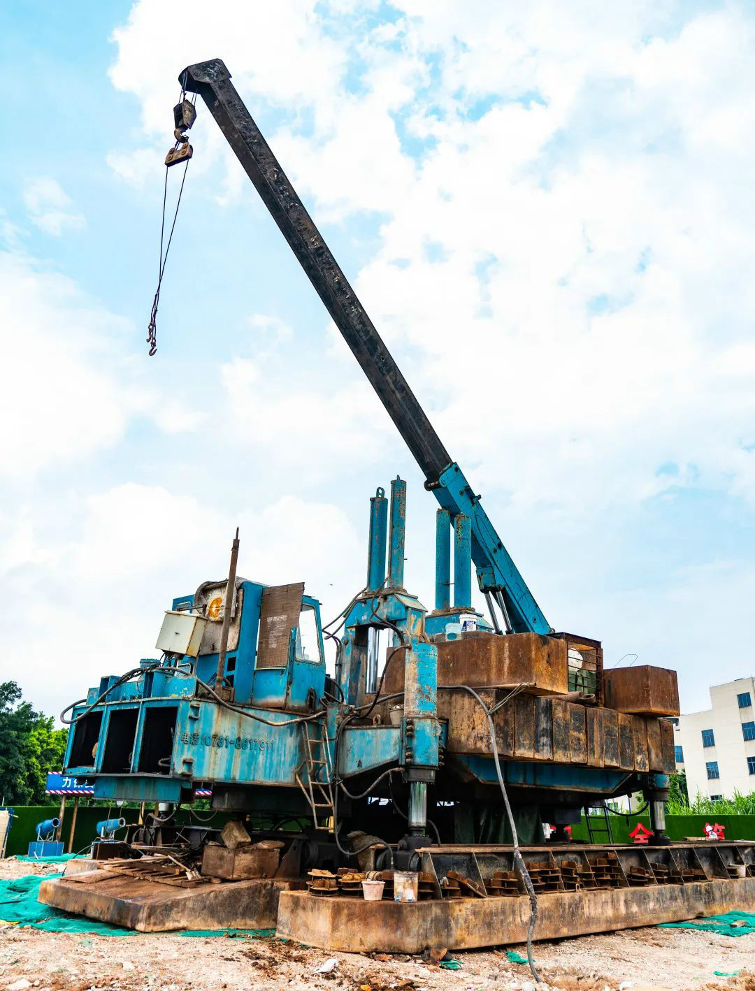 云顶国际yd888智能液压静力压桩机，，，，，，，镌刻科技生长的时代烙印