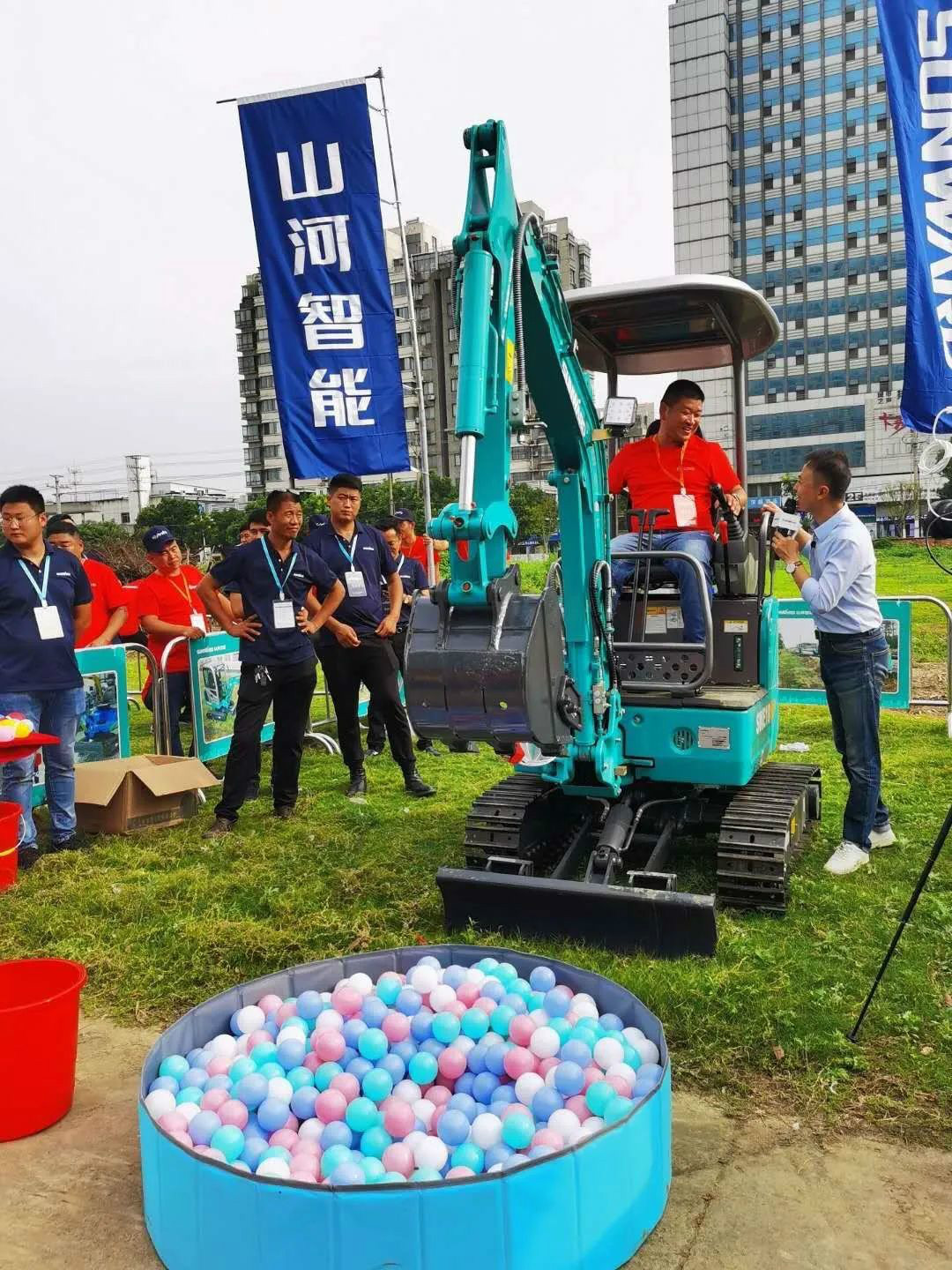 2020全球微挖大会 云顶国际yd888智能精品微挖赢得满堂彩