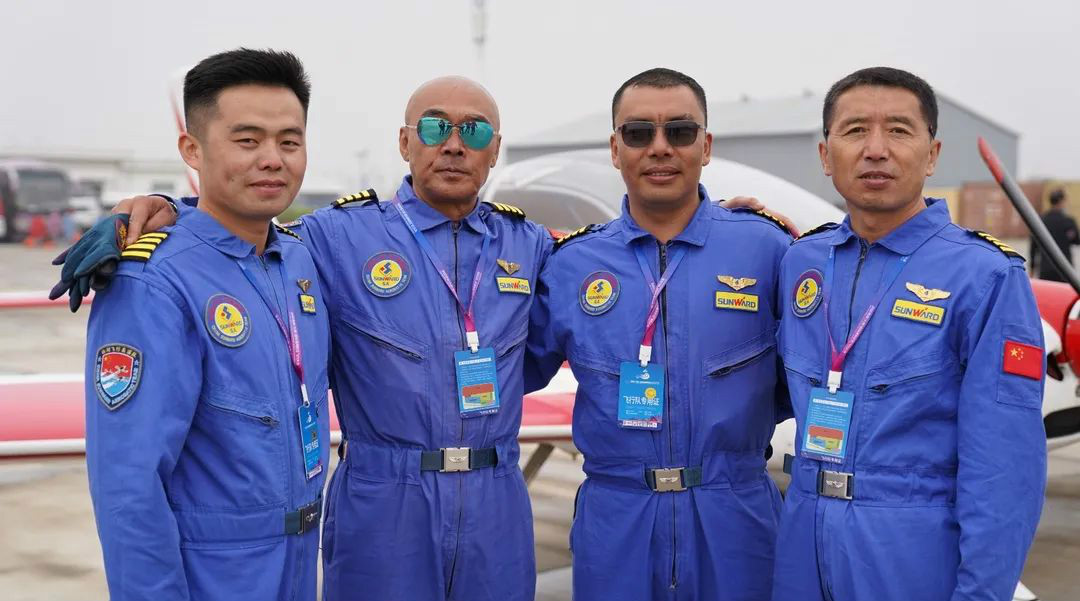 云顶国际yd888四机航行编队惊艳尧城（太原）国际通用航空航行大会