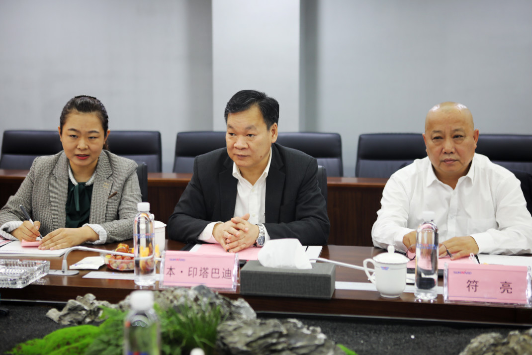 老挝长沙总领事本·印塔巴迪考察云顶国际yd888智能