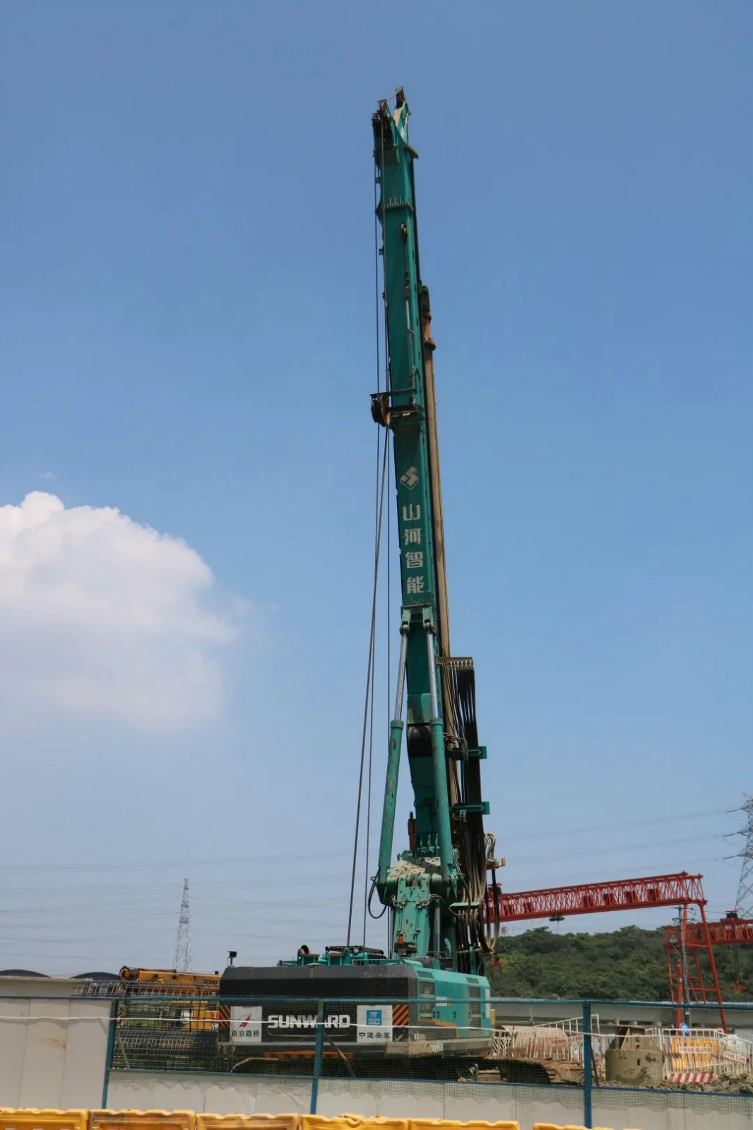 从业20多年的他，，，，，，，为何对云顶国际yd888智能旋挖钻机情有独钟