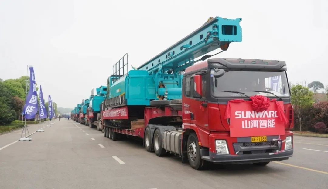 气贯云顶国际yd888，，，，，，，势不可挡！云顶国际yd888智能基础装备月产销立异高暨发货仪式盛大举行