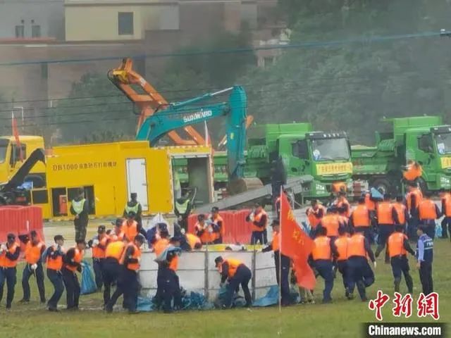 逍遥协同立体救援，，，，，，云顶国际yd888智能无人化妆备亮相2021-北江流域防汛抢险综合演练