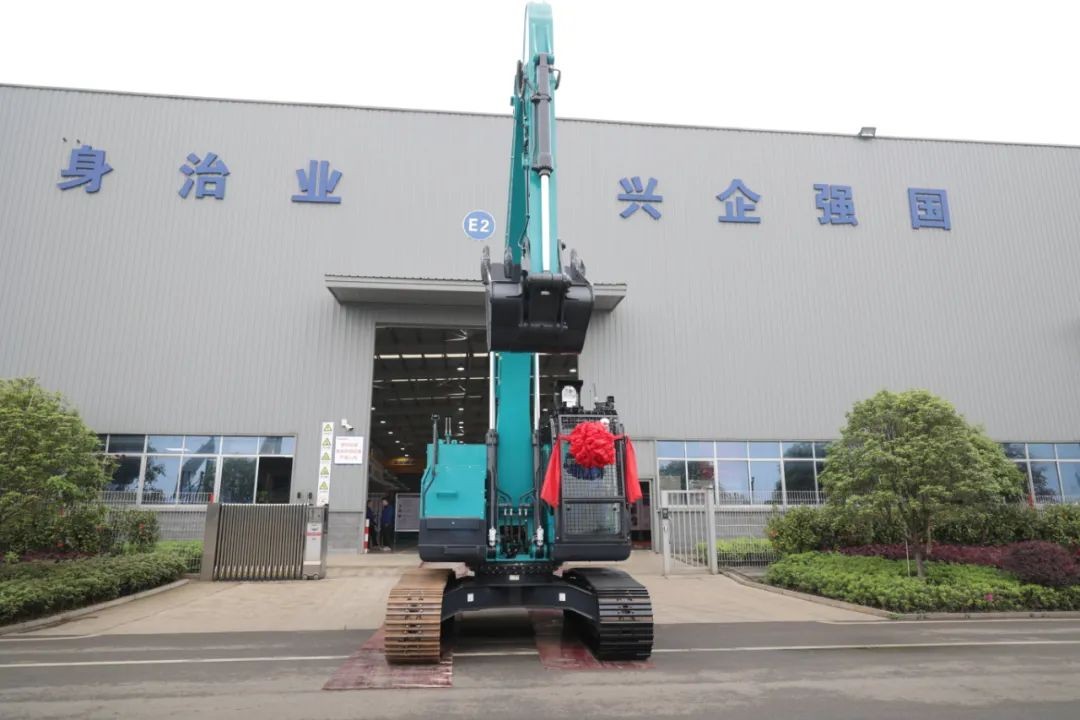 天下首台！云顶国际yd888智能SWE240FED电动智能挖掘机下线