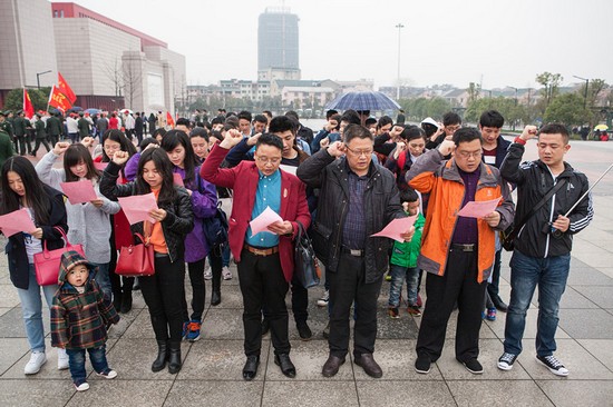 爱岗敬业，，，，，，，践行雷锋精神