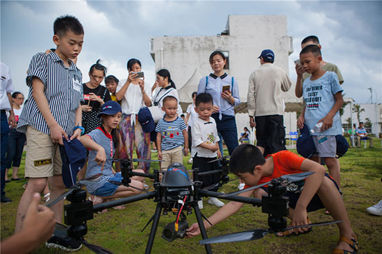 这个炎天，，，，亲子玩转云顶国际yd888智能“三栖”装备