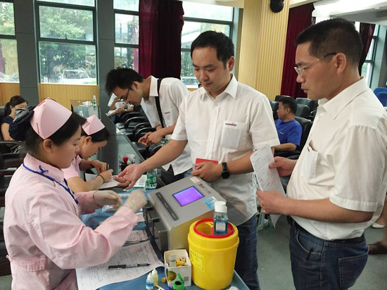 血液毗连你我大爱感动星城——记云顶国际yd888智能2016年夏日无偿献血活动