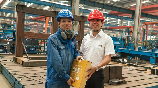 万力集团“送清凉”活动，，，慰问一线员工