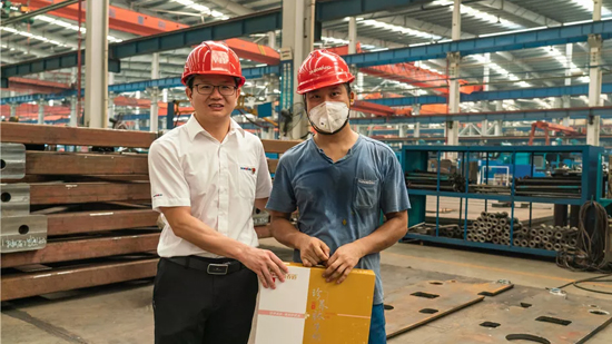 万力集团“送清凉”活动，，，慰问一线员工