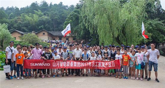 这个炎天，，，，亲子玩转云顶国际yd888智能“三栖”装备