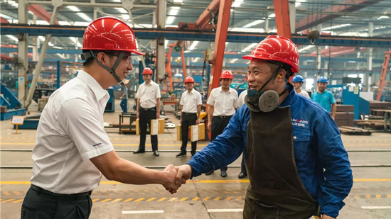 万力集团“送清凉”活动，，，慰问一线员工