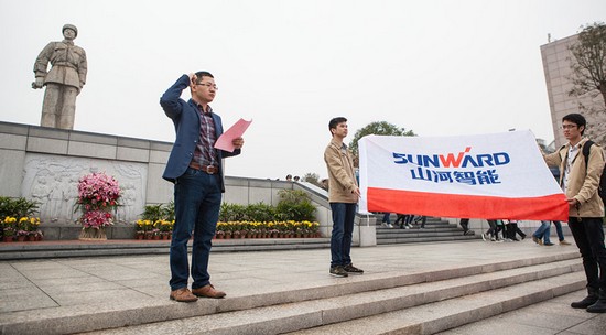 爱岗敬业，，，，，，，践行雷锋精神