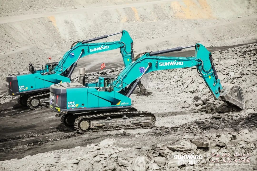 “矿”世能手，，，，，，齐聚云顶国际yd888智能挖掘机操作手挑战赛