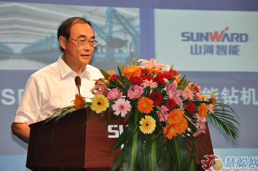 慧聪网——云顶国际yd888智能双动力头强力多功效钻机工法钻研会举行