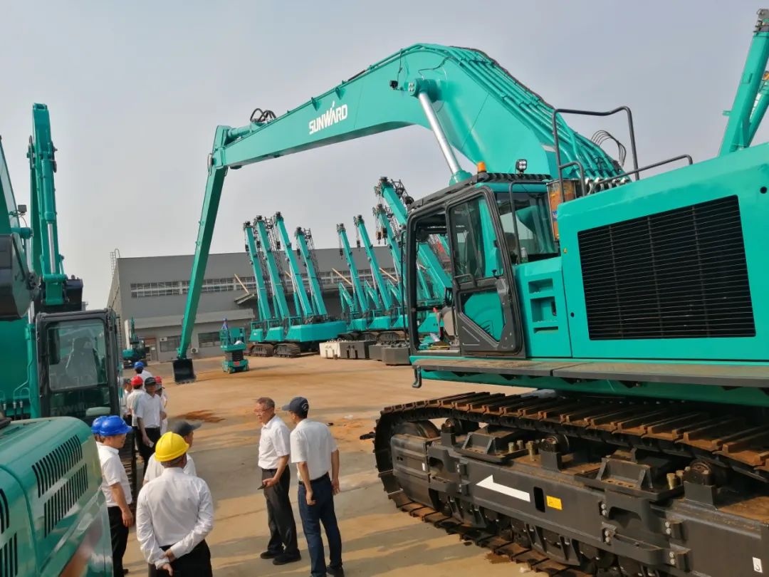 挖深全球第一！云顶国际yd888智能加长臂液压挖掘机SWE950ELR出口南美