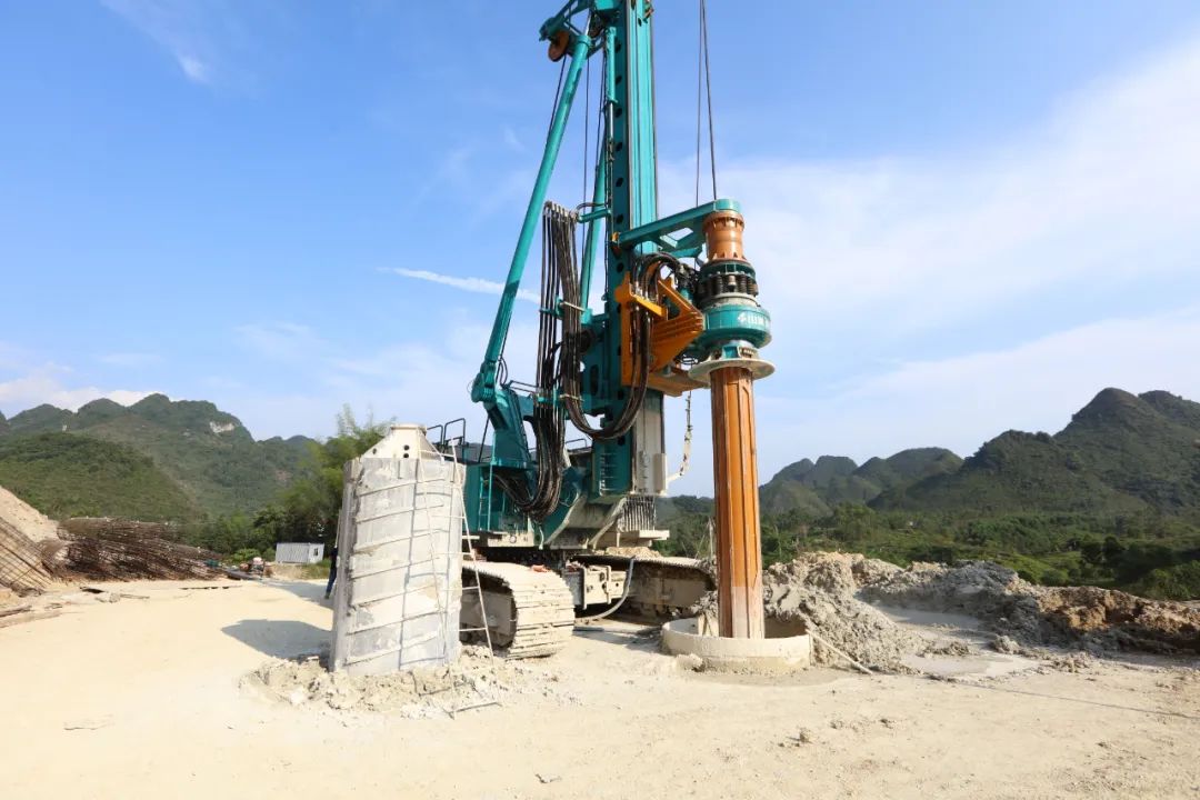 一个月只完成3根桩，，，，，，，为何客户连连赞美？？？？？