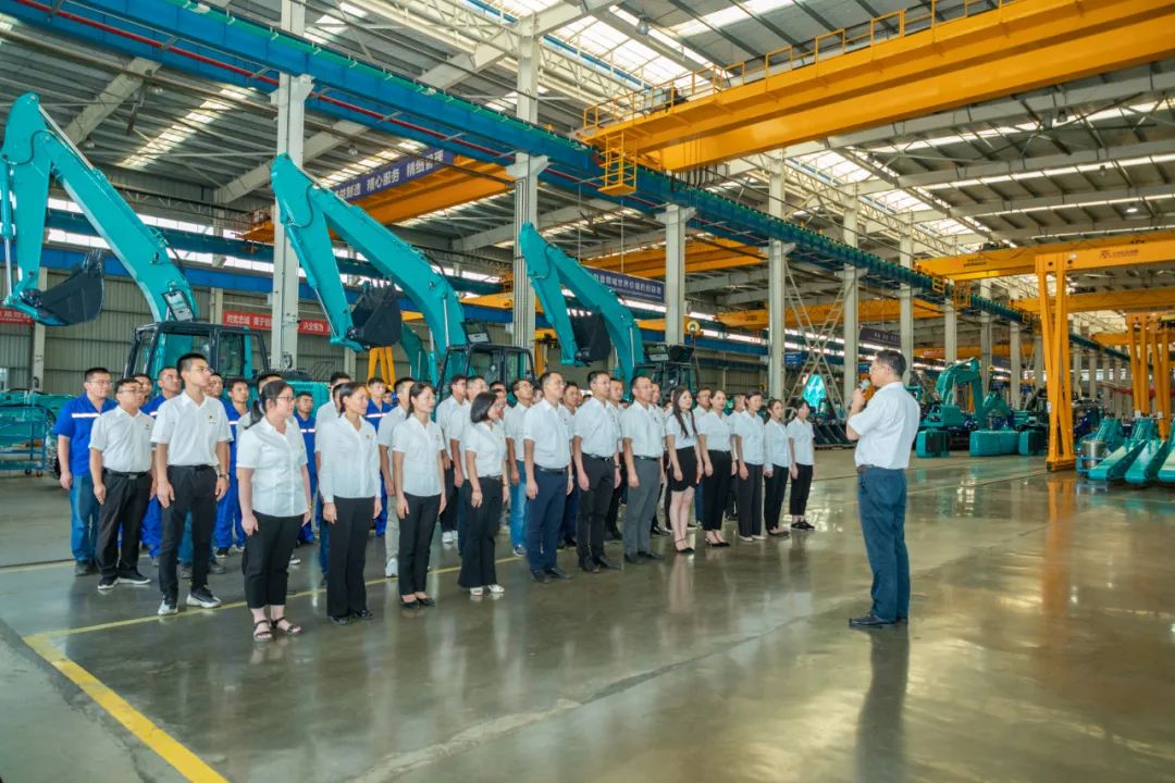 接续斗争再出发——云顶国际yd888智能党委举行新党员入党宣誓和老党员重温入党誓词活动