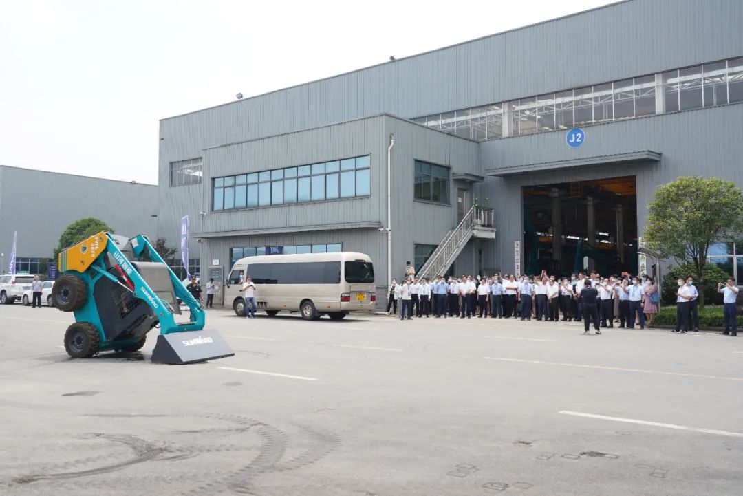 天下战略性新兴工业集群建设考察团调研云顶国际yd888智能