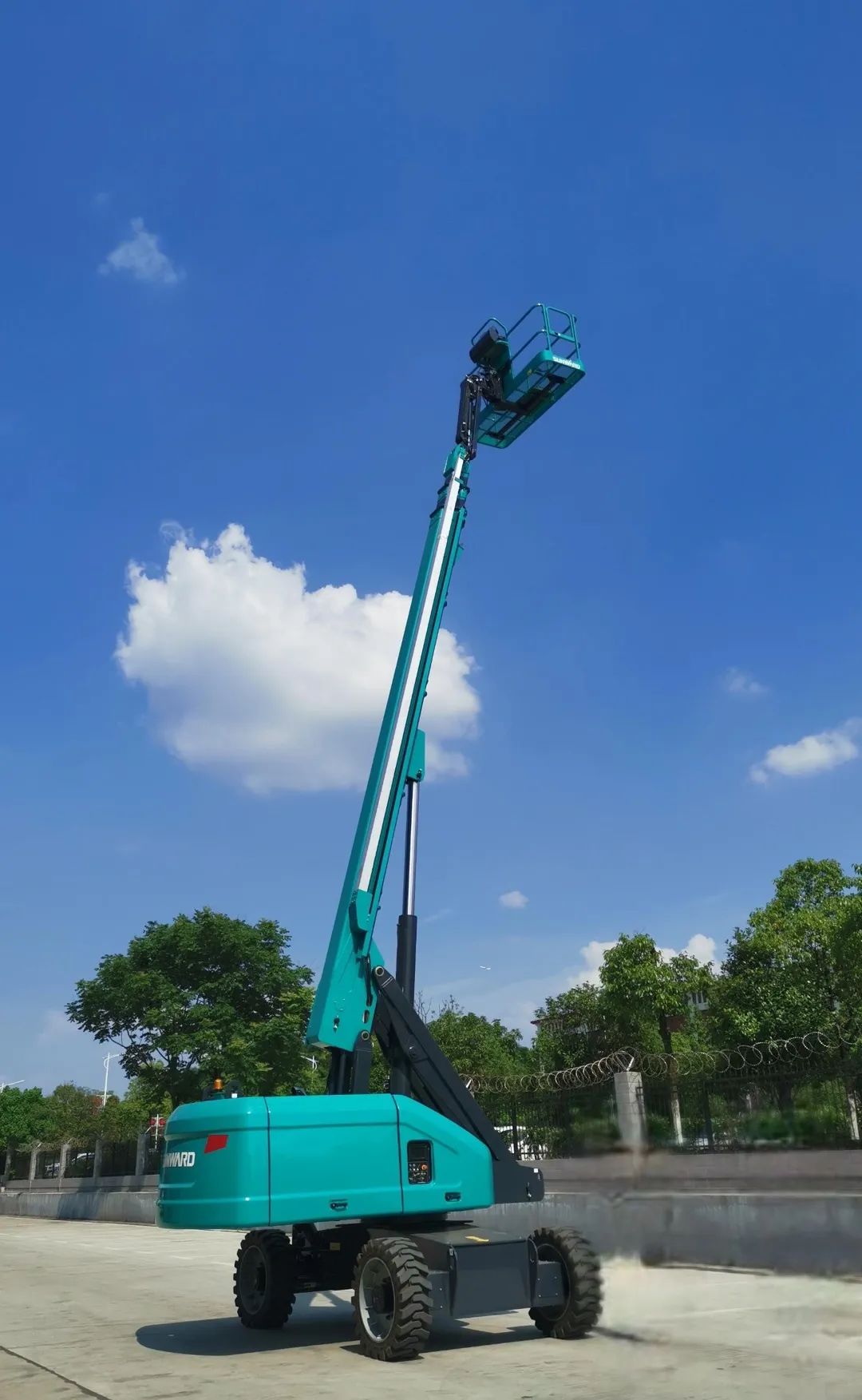 云顶国际yd888智能首款直臂式高空作业平台顺遂通过评审