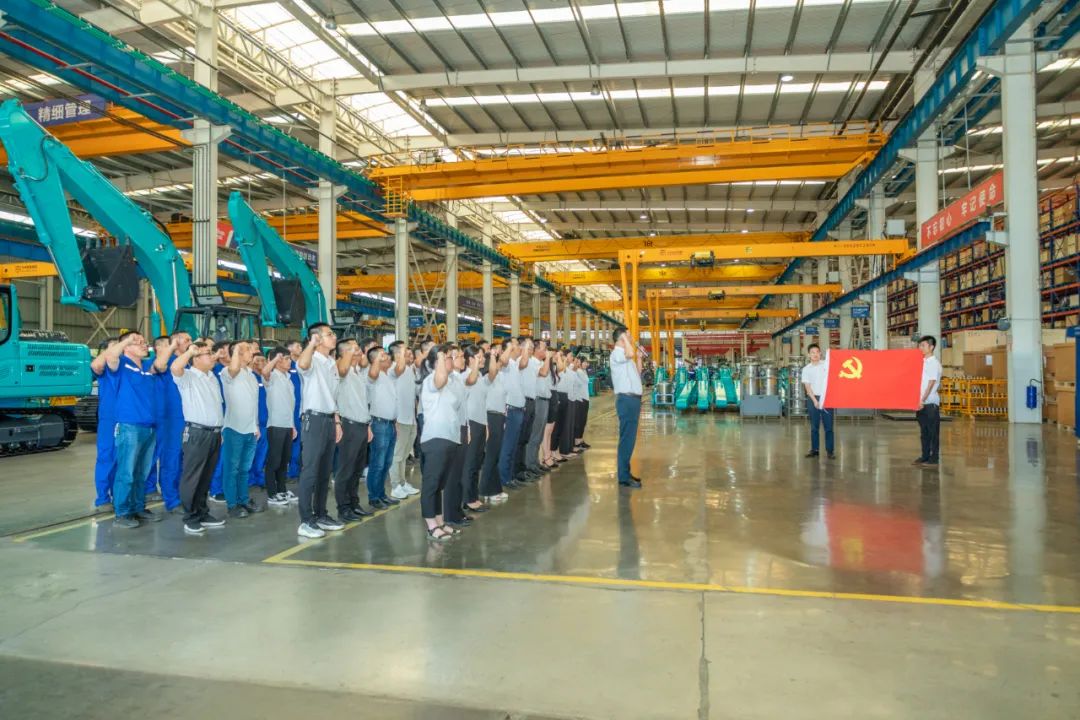 接续斗争再出发——云顶国际yd888智能党委举行新党员入党宣誓和老党员重温入党誓词活动