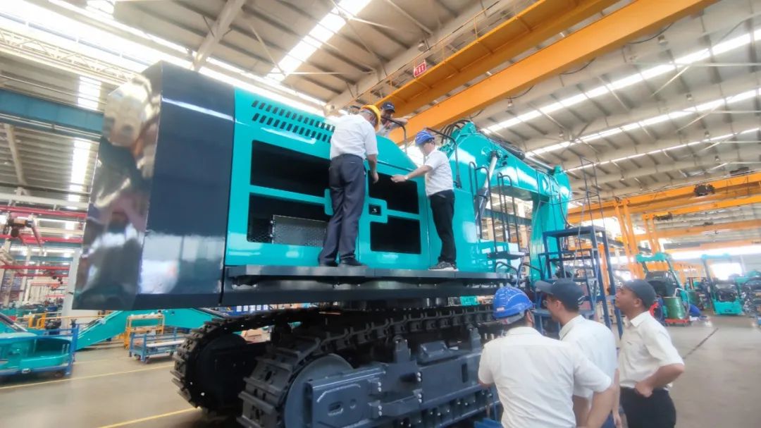 够炫！够酷！云顶国际yd888智能超大型挖掘机SWE750F下线